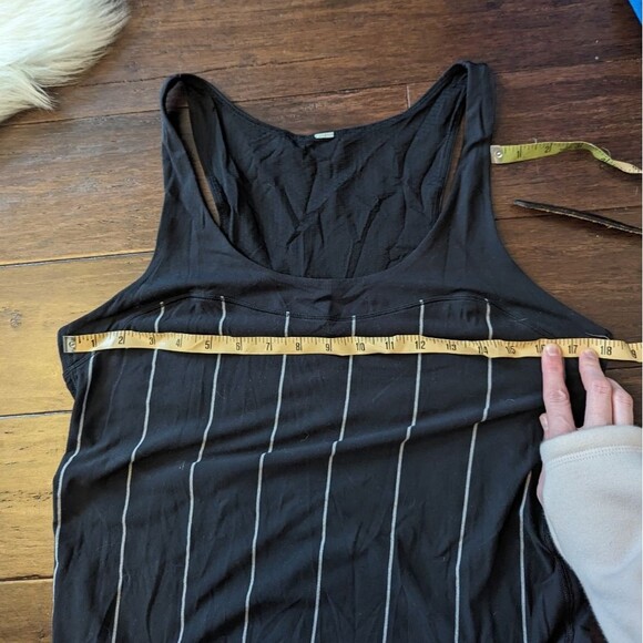 Lululemon Run First Base tank black white stripe *8* - Picture 6 of 7